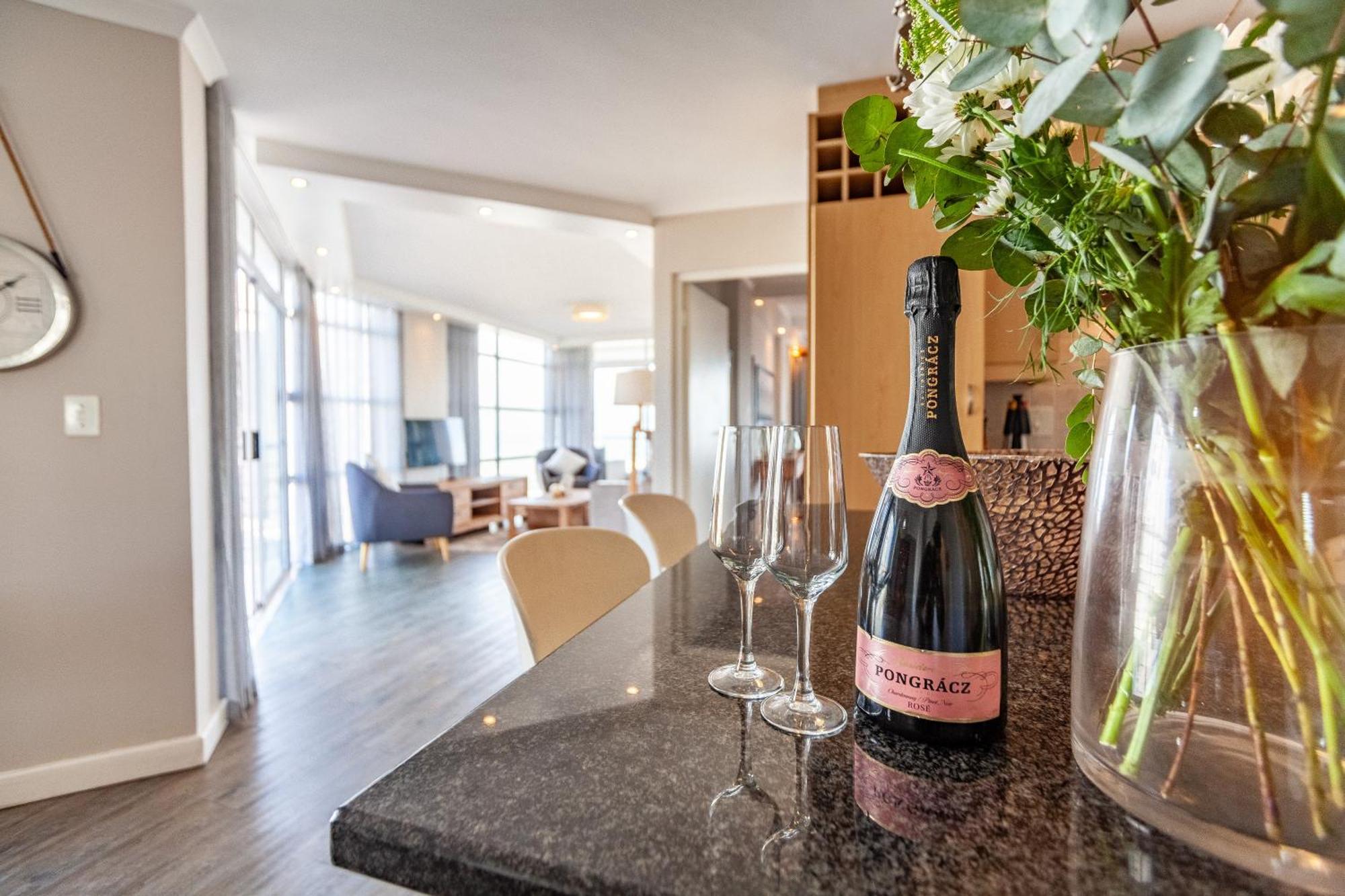 Luxury Ocean View Beachfront 2 Bed Apartment -206 The Waves, Blouberg, Cape Town بلوبيرجستراند المظهر الخارجي الصورة